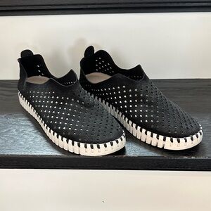 Woman’s llse Jacobsen black slip on sneaker size 41